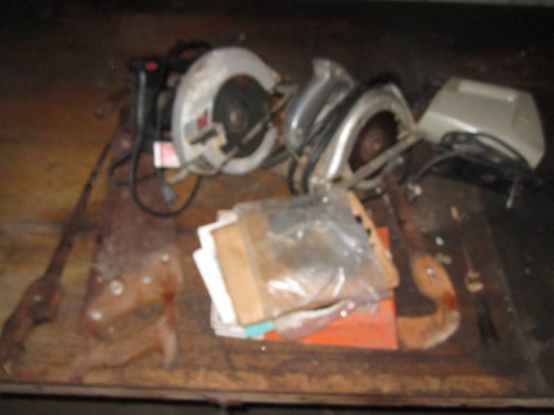 lot 152 image: Assorted hand and electric saws...