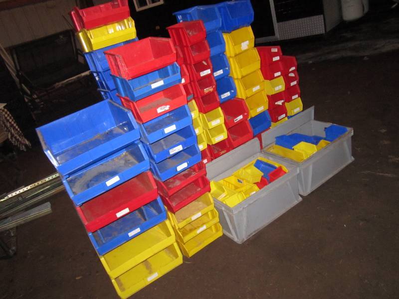 lot 156 image: Plastic storage bins - stackable, h...