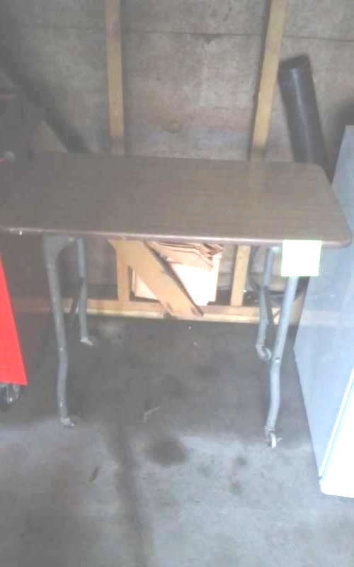 lot 7 image: Industrial Utility Table With Wheels 30x16x27