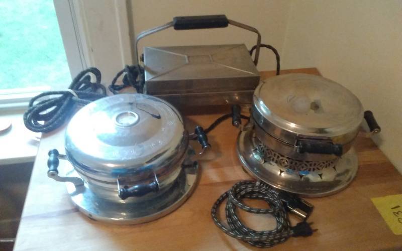 lot 16 image: 3-Vintage Waffle Irons Hostess, Universal, Westinghouse