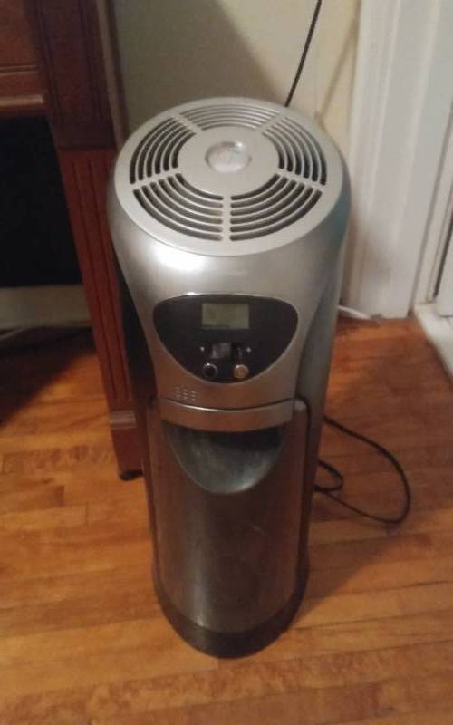 lot 32 image: Bionaire Humidifier