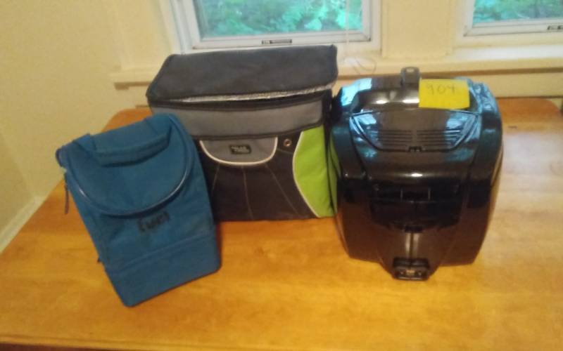 lot 39 image: Table Top Deep Fat Fryer & Insulated CoolerLunch Bag