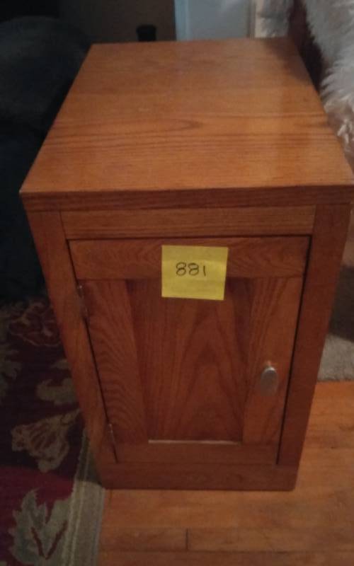 lot 40 image: Pair Of Oak Cabinets (2) With Slide Out Shelves 14x20x25
