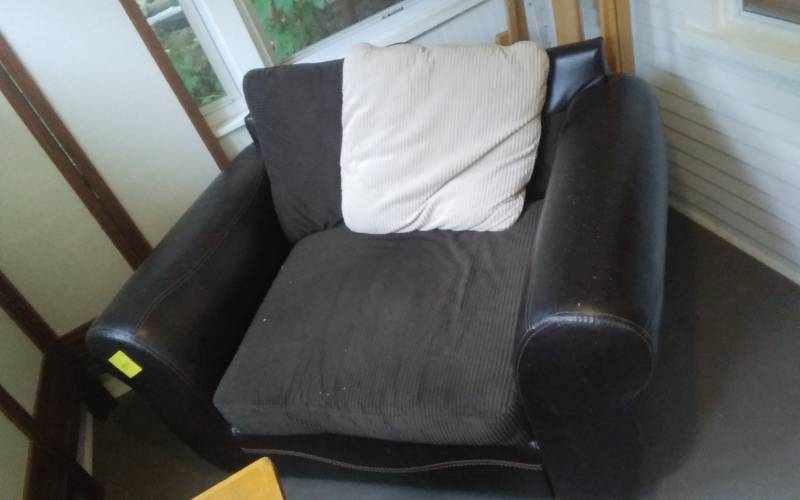 lot 47 image: Leather Look Oversized Chair