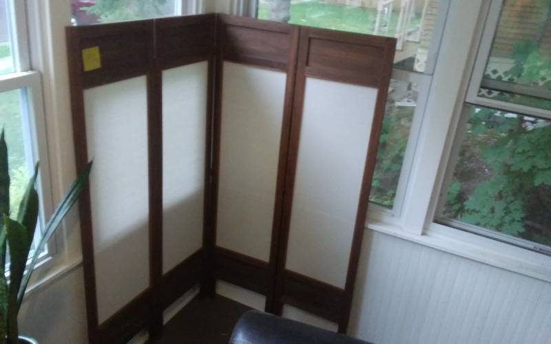 lot 48 image: Linen Room DividerScreen 4-Sections 17x 67 (68x 67 Tall)