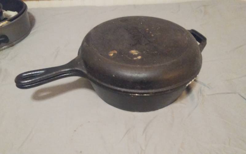 lot 78 image: Lodge Cast Iron Pan With Lid