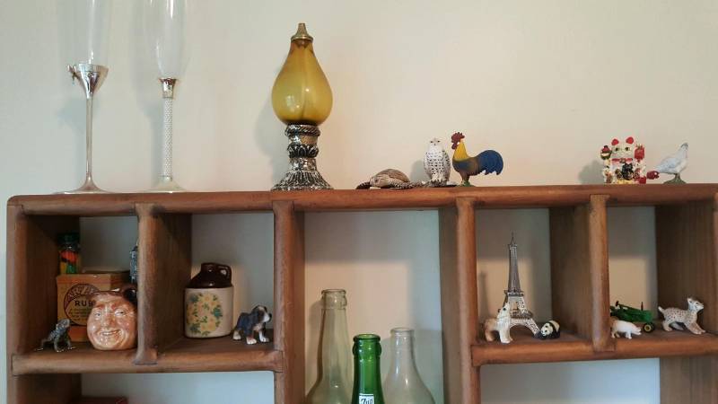lot 20 image: Shadow Box With Vintage Miniature Collectibles