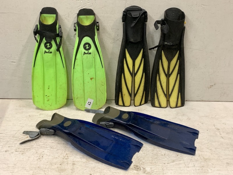 lot 63 image: (3) Pairs Of Diving Flippers