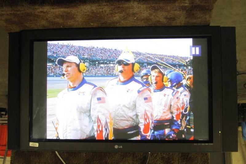 lot 27 image: LG 42 Plasma HDTV Monitor  Display