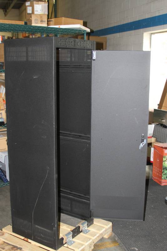 lot 70 image: Middle Atlantic ERK-3820 AudioVideo Equipment Rack