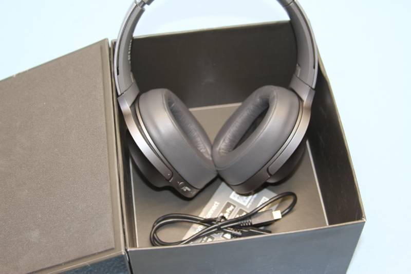 lot 75 image: Sony Wireless Bluetooth Noise Cancelling Digital Over the Ear Stereo Headphones