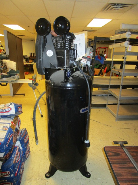 lot 608 image: INDUSTRIALAIR AIR COMPRESSOR