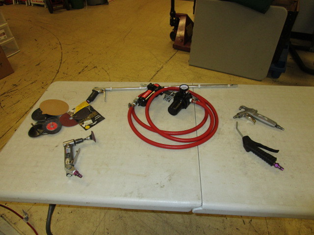 lot 628 image: PNEUMATIC REGULATOR AND TOOLS