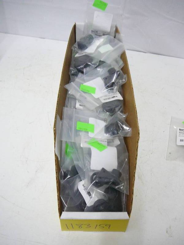 lot 18 image: Lot Of Sick #2064170 M18 Front Mount For WL4S