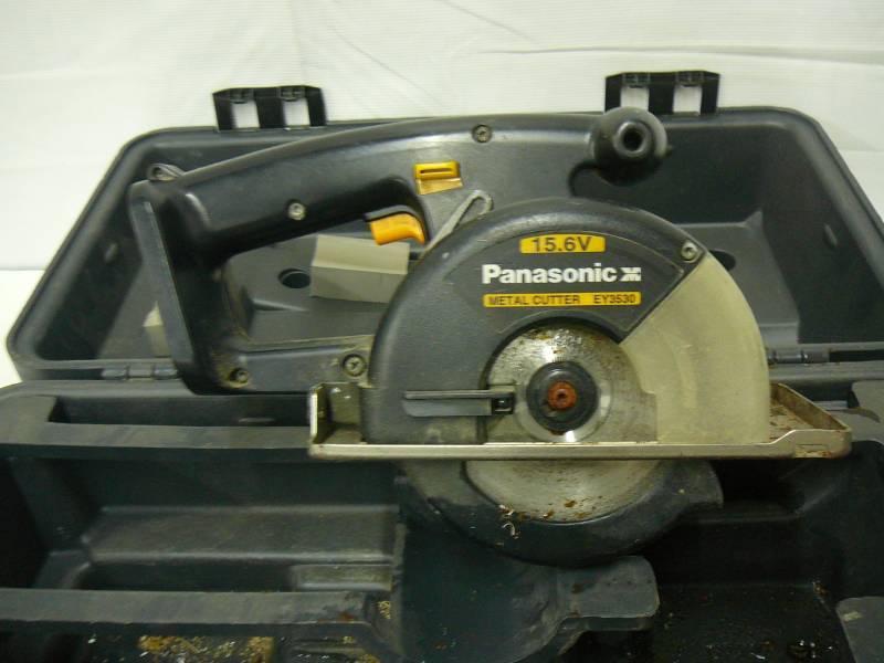 lot 31 image: Panasonic Metal Cutter & Case