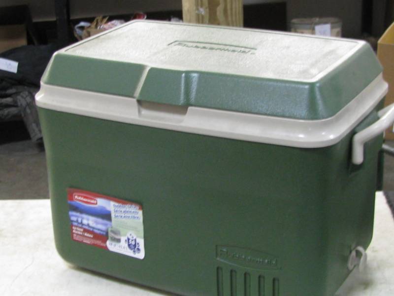 Rubbermaid Cooler