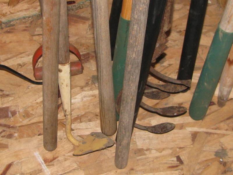 Shovels-Rakes-Garden Tools
