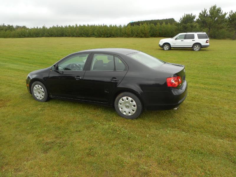 lot 3 image: 2005 Volkswagen Jetta