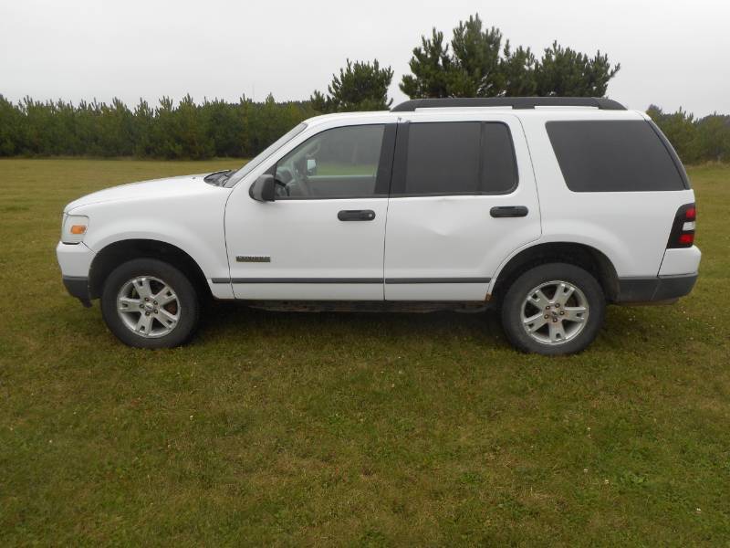 lot 4 image: 2006 Ford Explorer XLS 4x4
