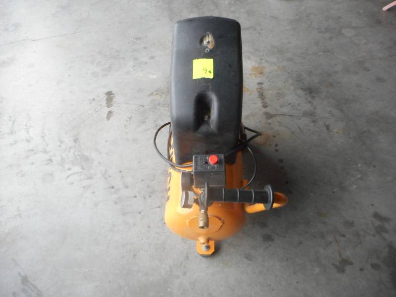 lot 8 image: Bostich Air Compressor (#6)
