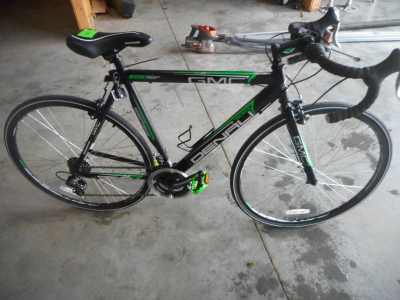 lot 8 image: GMC Bike