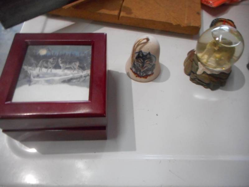 lot 17 image: Collectibles