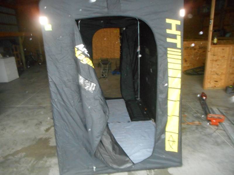 lot 28 image: Portable Fish House