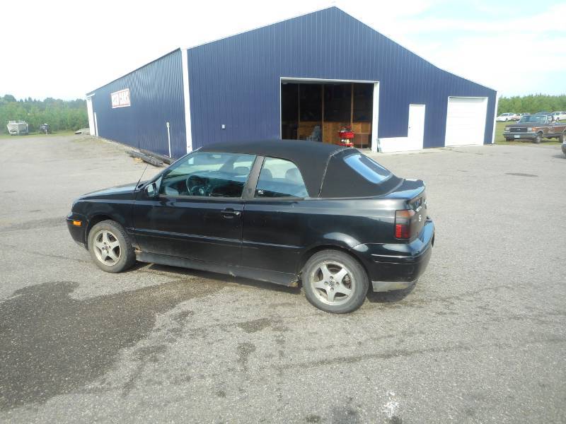 lot 3 image: 1999 Volkswagen New Cabrio Convertible