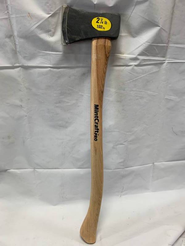 lot 2 image: Mint Craft Professional Axe