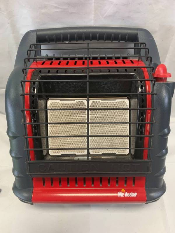 lot 9 image: Mr. Heater MH18B Big Buddy Portable Heater