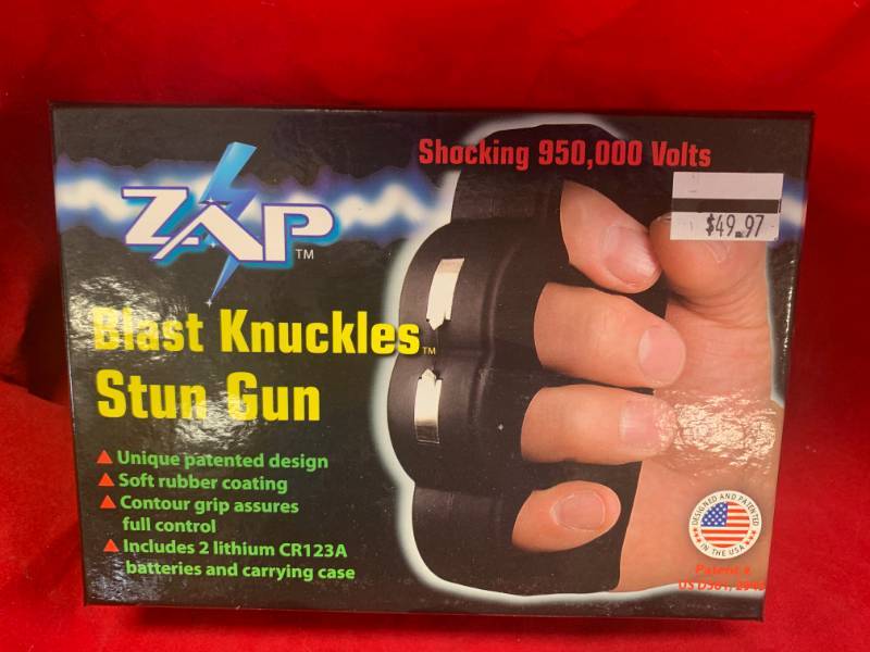 lot 10 image: New 950,000 Volt Stun Gun Knuckles