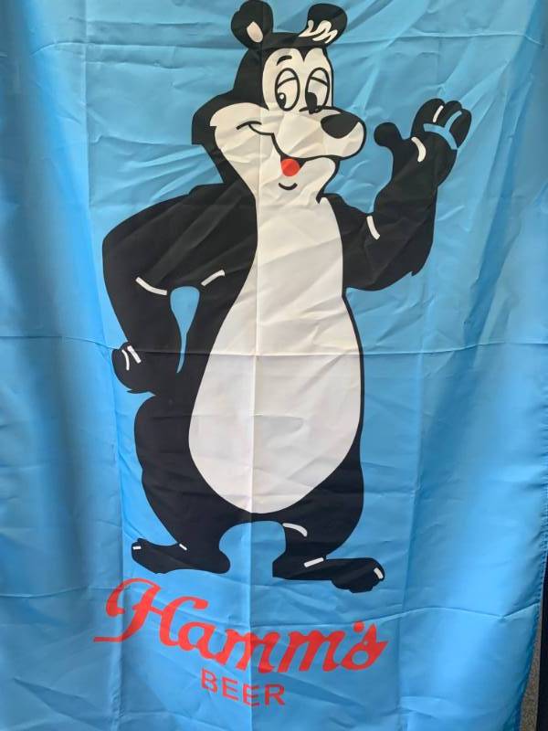 lot 14 image: Hamms Beer Flag & Can