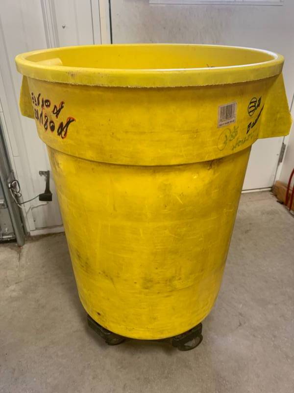 lot 20 image: Heavy Duty Industrial Garbage Can on Casters