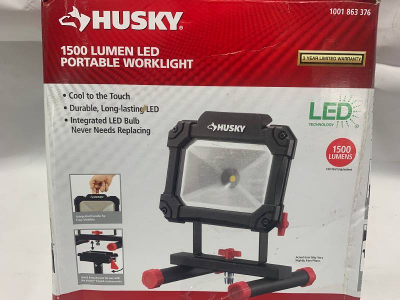 lot 33 image: Husky 1500 Lumen LED Worklight