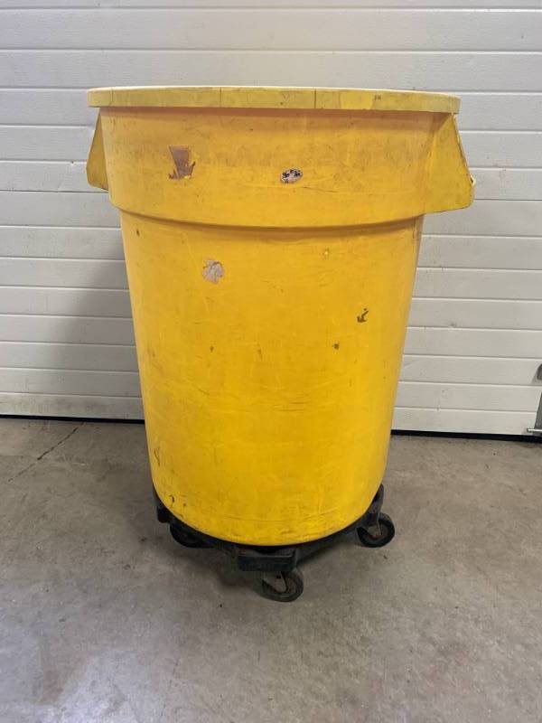 lot 69 image: Heavy Duty Industrial Garbage Can on Casters