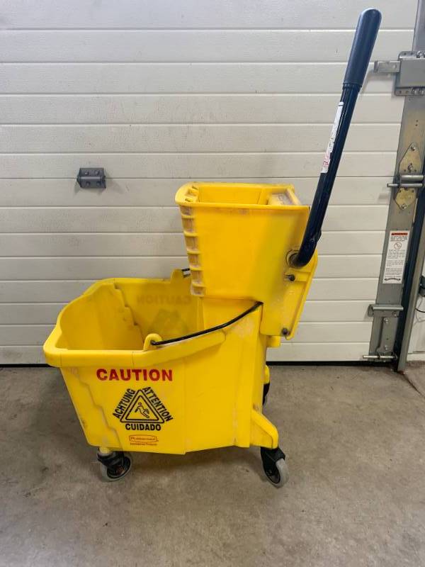 lot 70 image: Mop Bucket & Ringer