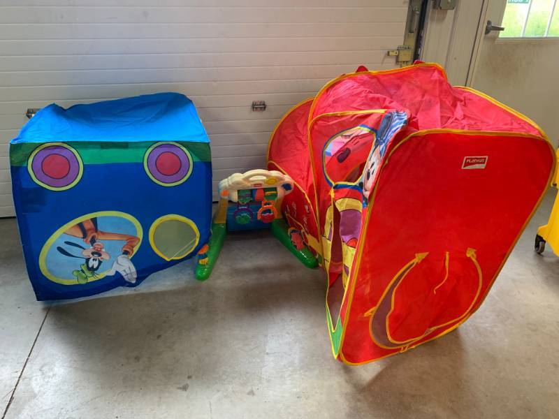 lot 80 image: Childrens Toy & Play Fort