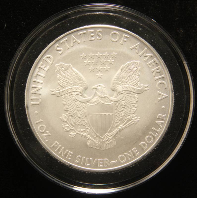 lot 08 image: 2010 AMERICAN SILVER EAGLE 1 TROY OZ. .999 FINE SILVER IN AIRTITE