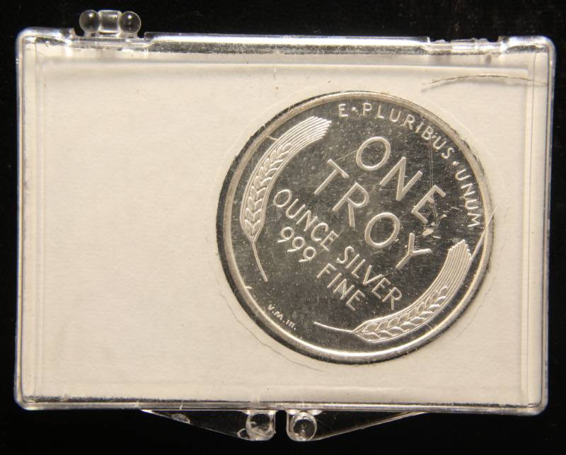 lot 26 image: 1 TROY OZ. .999 FINE SILVER LINCOLN CENT DESIGN