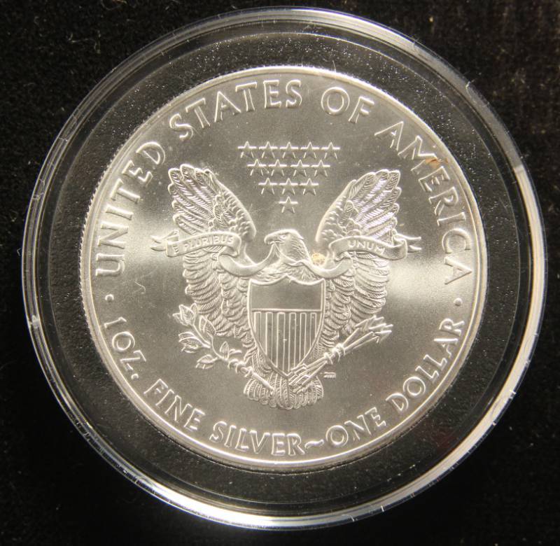 lot 27 image: 2015 AMERICAN SILVER EAGLE 1 TROY OZ. .999 FINE SILVER IN AIRTITE
