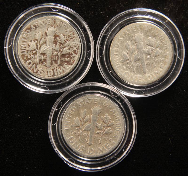 lot 31 image: 3 SILVER ROOSEVELT DIMES IN AIRTITES