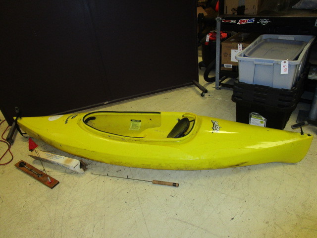 lot 734 image: PRECEPTION KAYAK