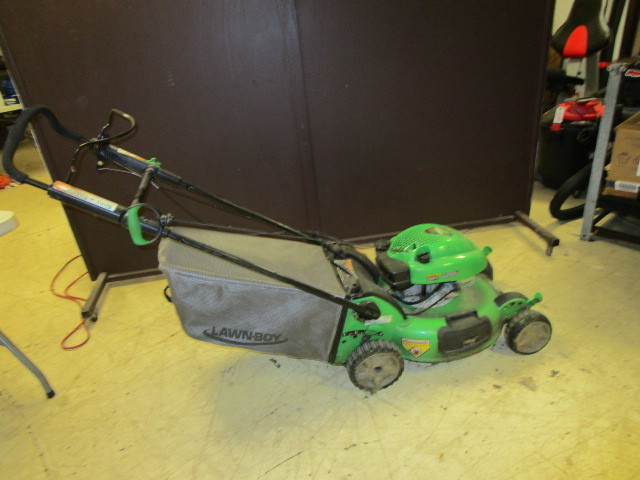 lot 741 image: LAWN-BOY 21 BAGGING LAWN MOWER