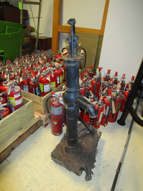 lot 744 image: WELL HEAD HAND PUMP