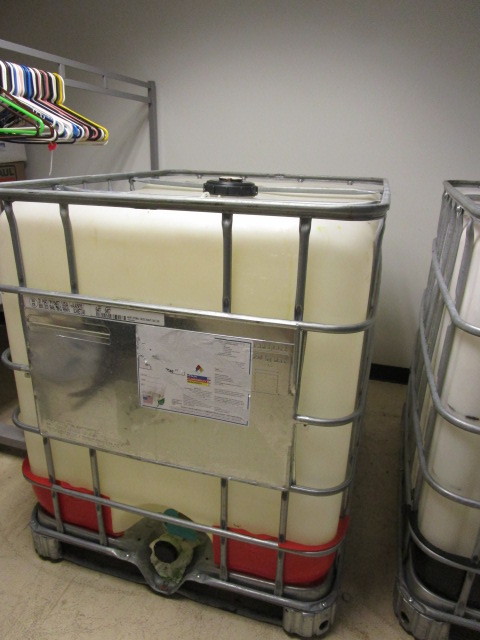 lot 754 image: SCHUTZ STORAGE TANK WITH METAL FRAME