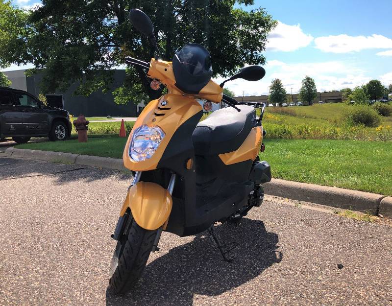 lot 7 image: 2018 Bintelli Bolt 150cc Scooter- New, Never Owned