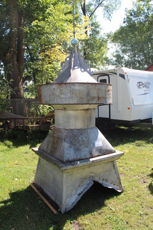lot 532 image: Commercial Barn Vent