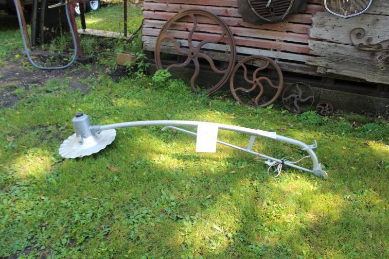 lot 528 image: 7ft. Overhead Gas Station Light