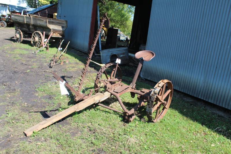 lot 511 image: Case Cultivator Farm Implement with 6ft. Blade