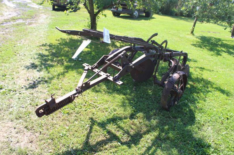 lot 510 image: John Deere Cultivator Farm Implement